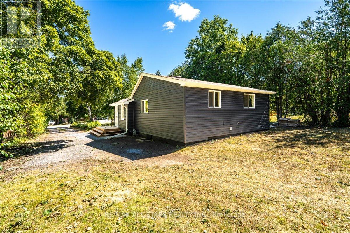 Photo 21 of 489 Bay Street, Brock ON