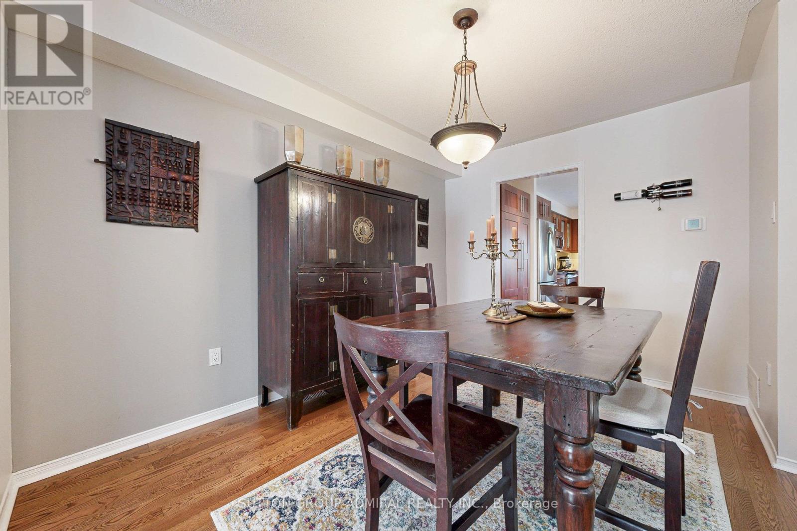 Photo 11 of 52 15 Edenbridge Drive, Vaughan ON