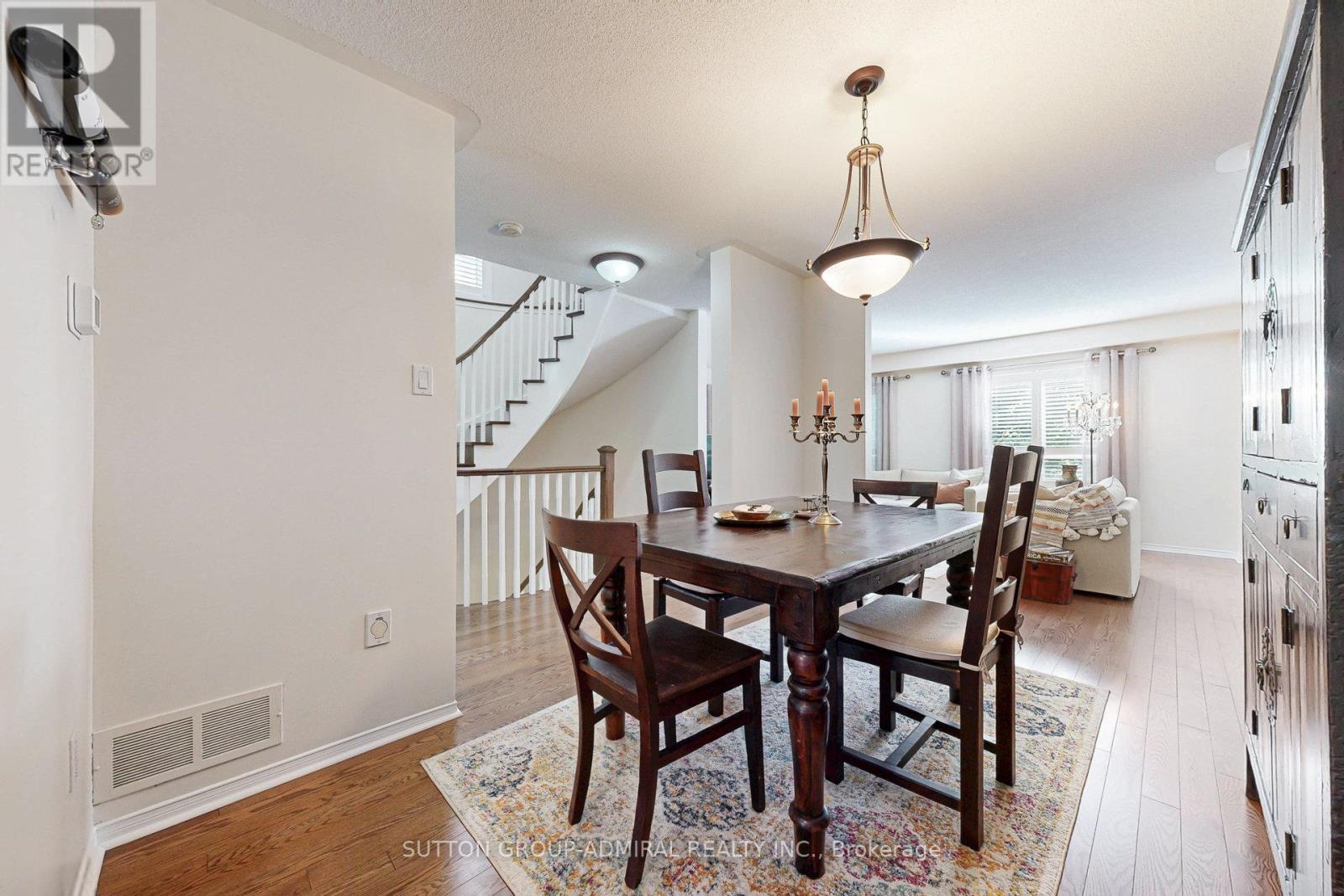 Photo 13 of 52 15 Edenbridge Drive, Vaughan ON