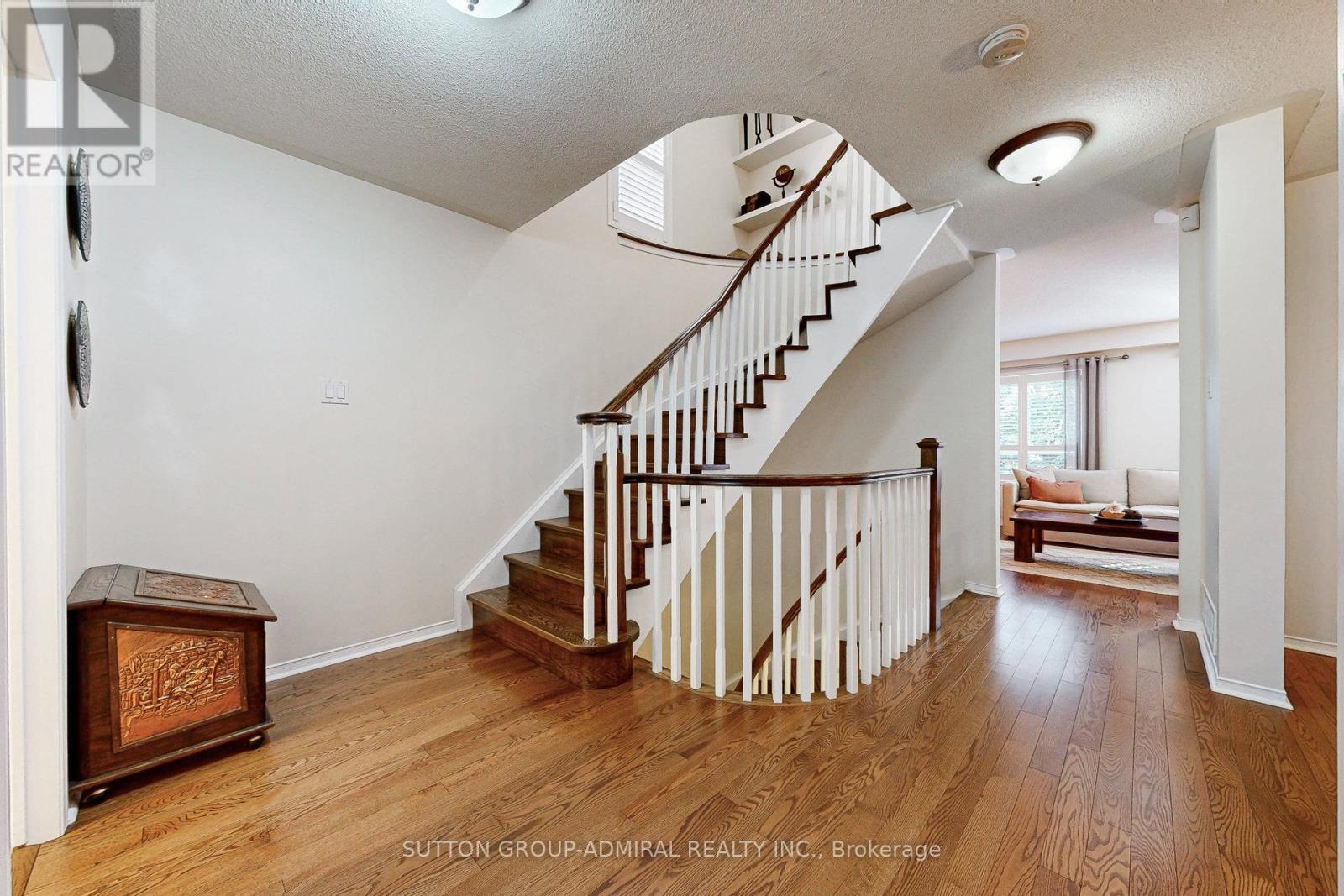 Photo 14 of 52 15 Edenbridge Drive, Vaughan ON