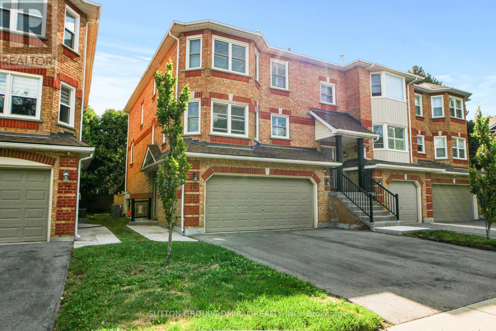 Photo 2 of 52 15 Edenbridge Drive, Vaughan ON