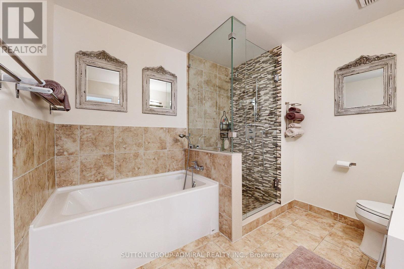 Photo 31 of 52 15 Edenbridge Drive, Vaughan ON
