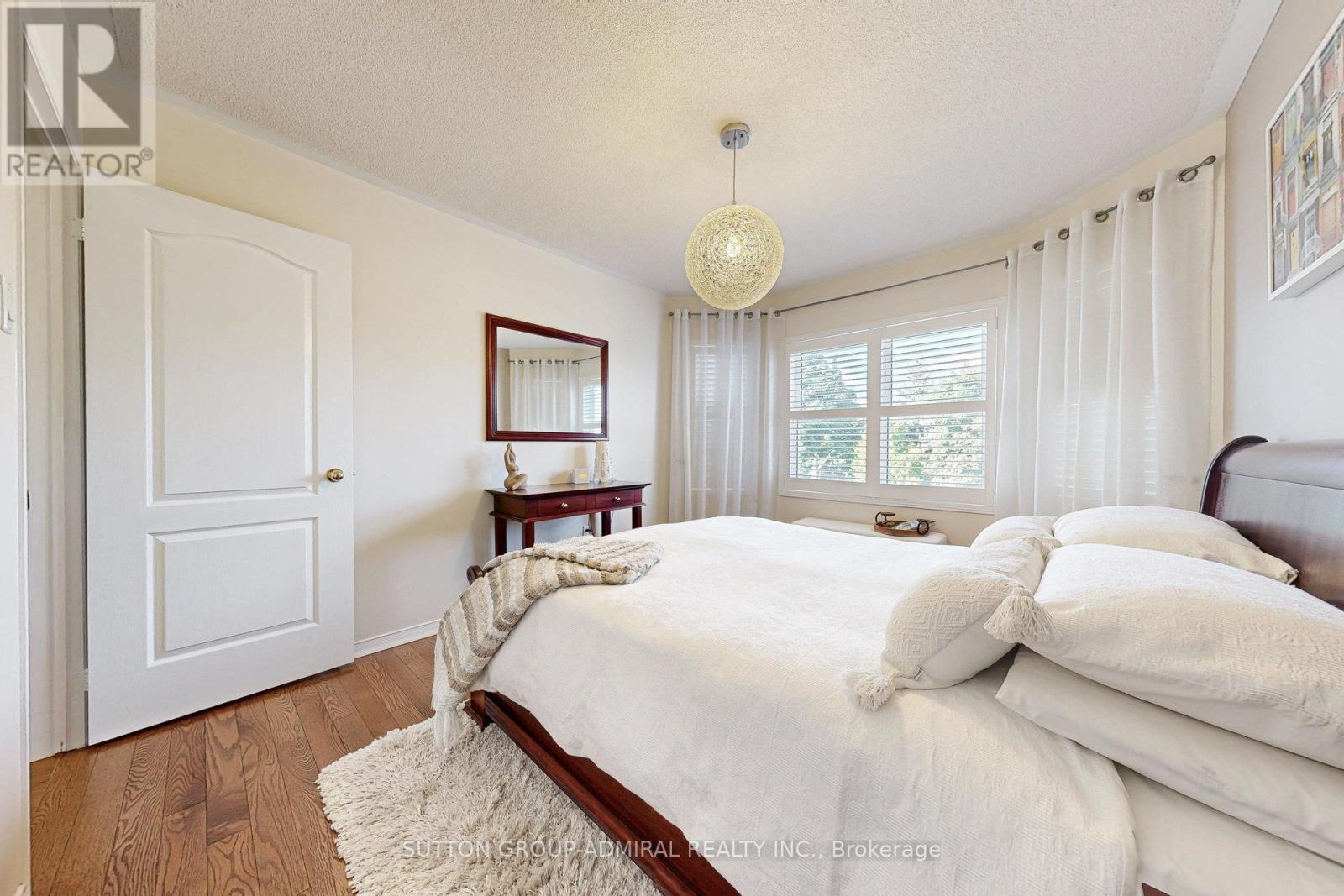 Photo 34 of 52 15 Edenbridge Drive, Vaughan ON