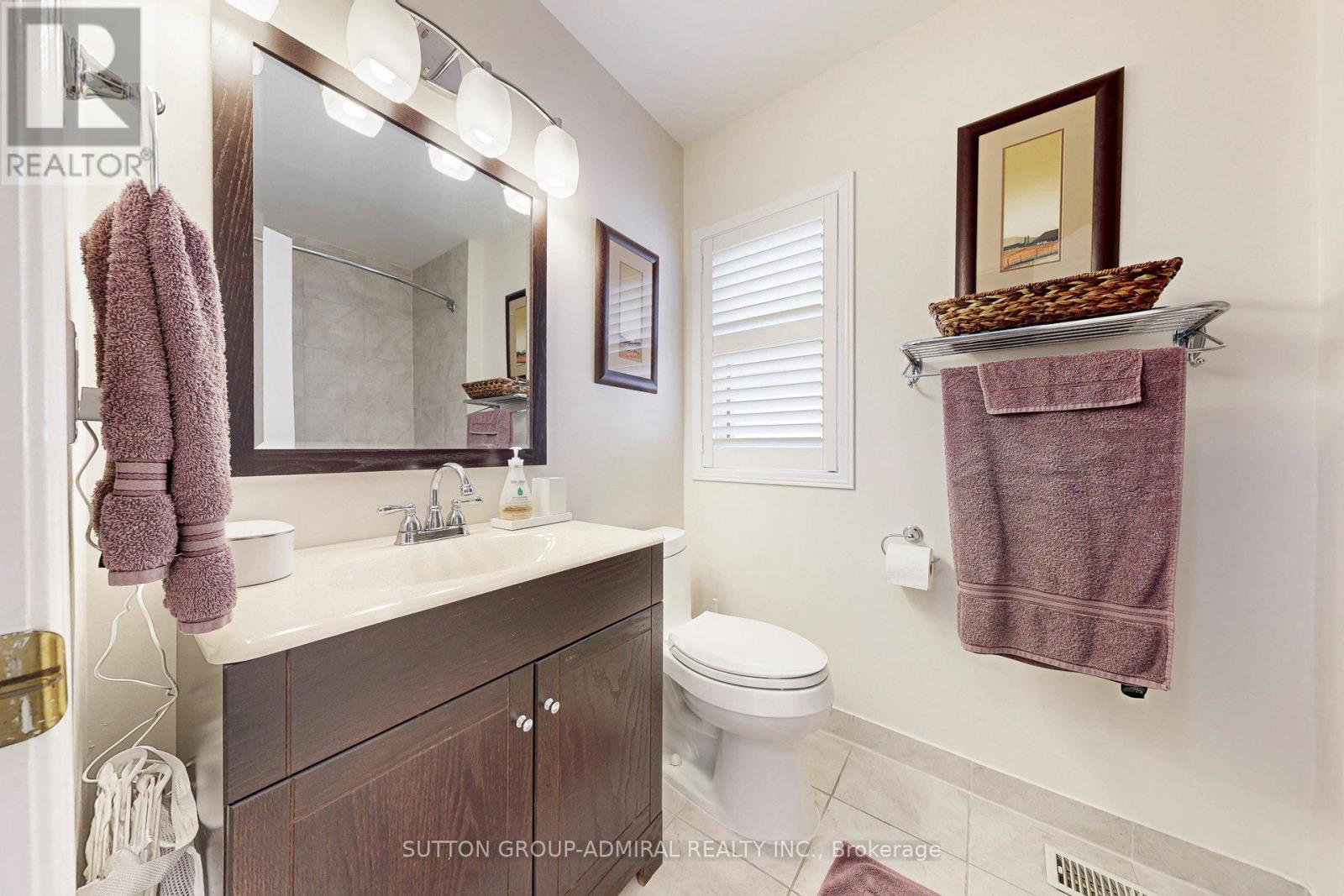 Photo 36 of 52 15 Edenbridge Drive, Vaughan ON