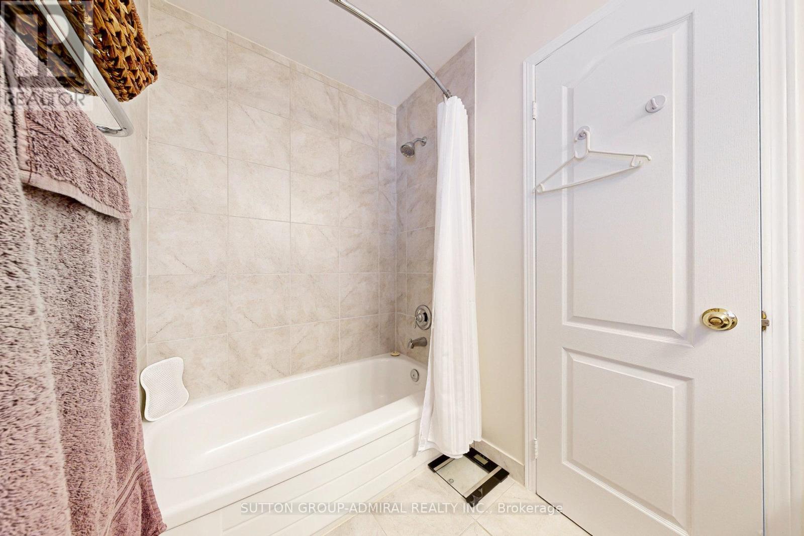 Photo 37 of 52 15 Edenbridge Drive, Vaughan ON