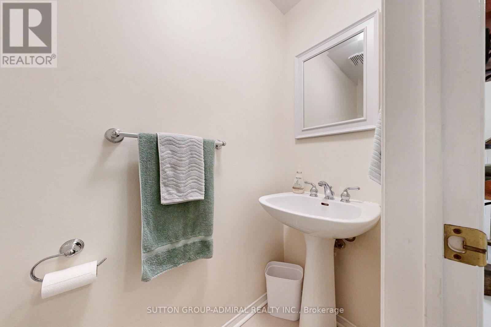 Photo 45 of 52 15 Edenbridge Drive, Vaughan ON