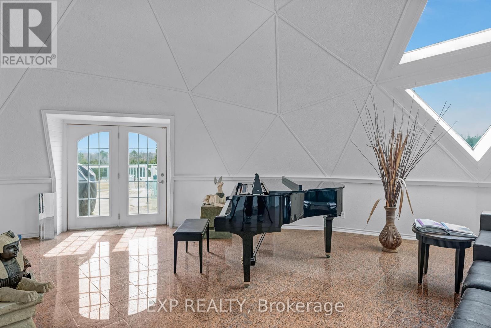 Photo 2 of 21152 Kennedy Road, East Gwillimbury ON