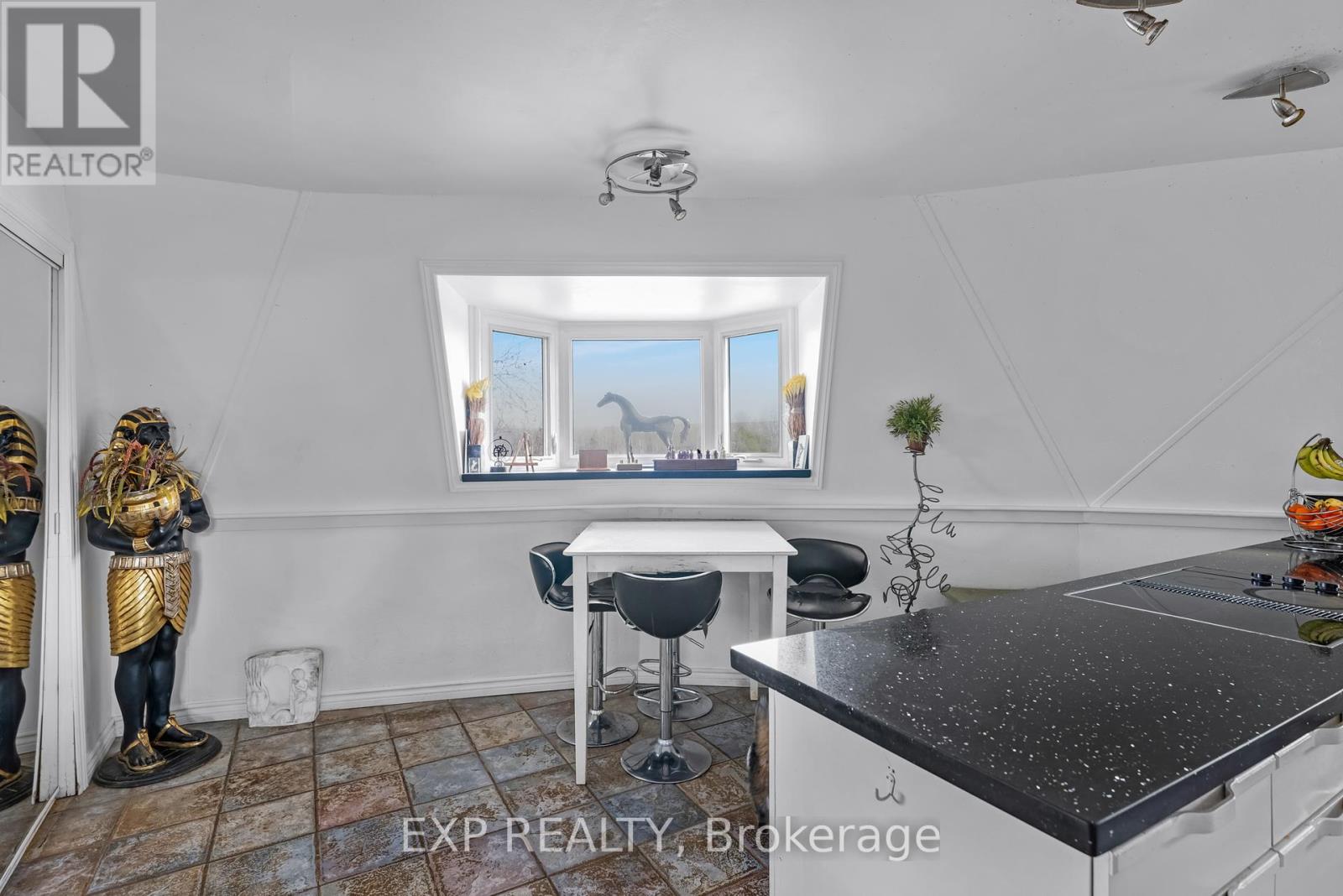 Photo 7 of 21152 Kennedy Road, East Gwillimbury ON