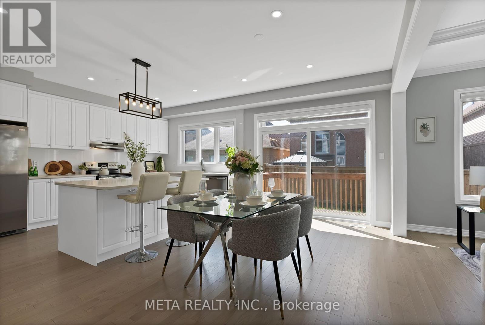 Photo 4 of 15 Faimira Avenue, Georgina ON
