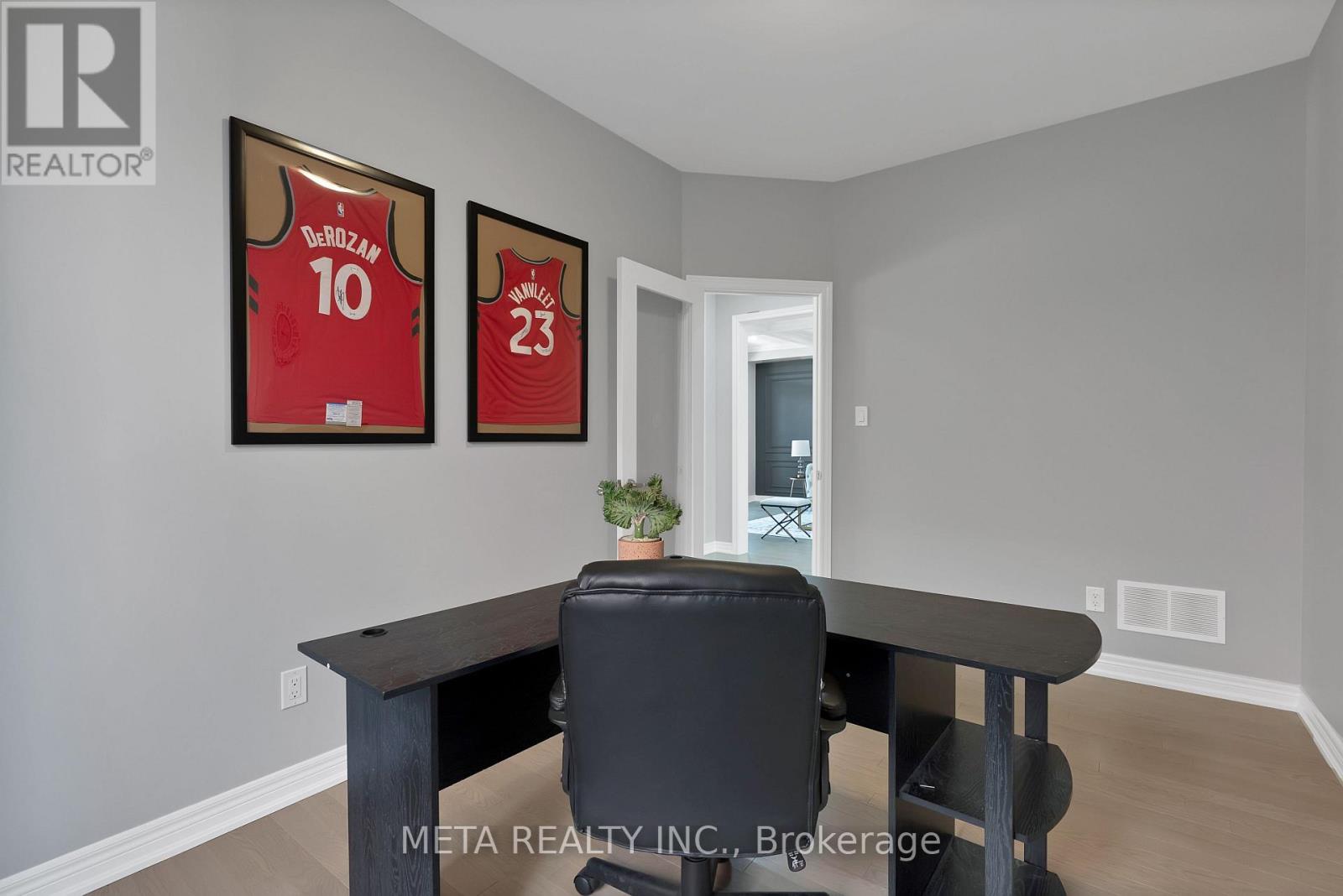 Photo 32 of 15 Faimira Avenue, Georgina ON