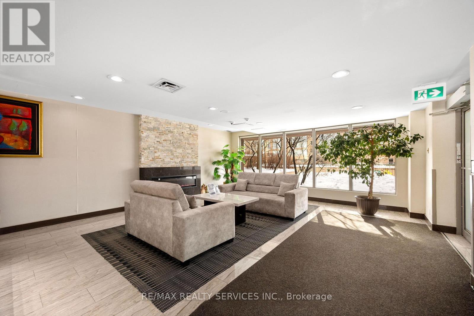 Photo 6 of 1202 145 Hillcrest Avenue, Mississauga ON