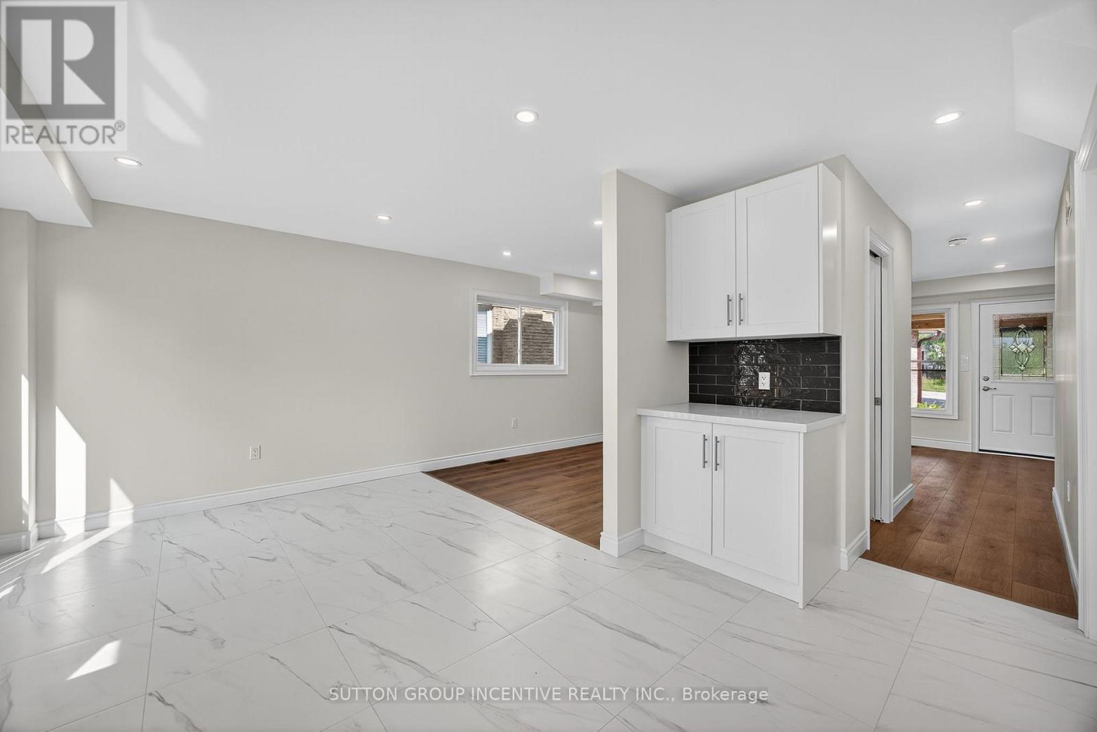 Photo 25 of 20 Fox Run, Barrie ON