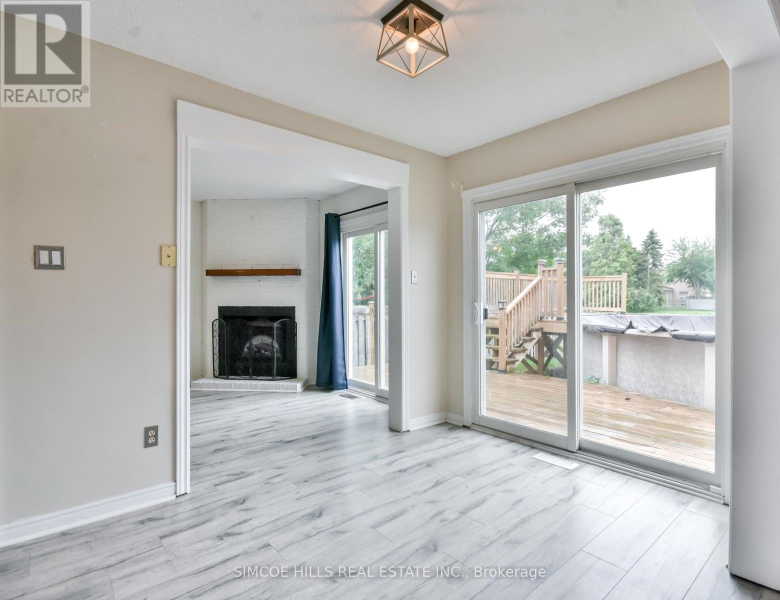 Photo 12 of 256 Hickling Trail, Barrie ON