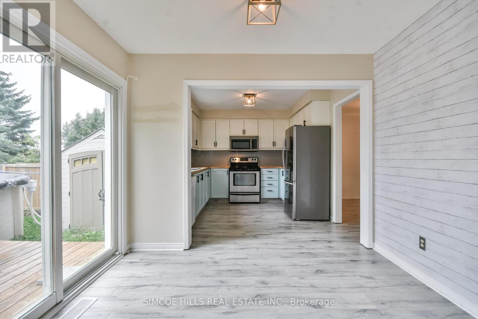 Photo 13 of 256 Hickling Trail, Barrie ON
