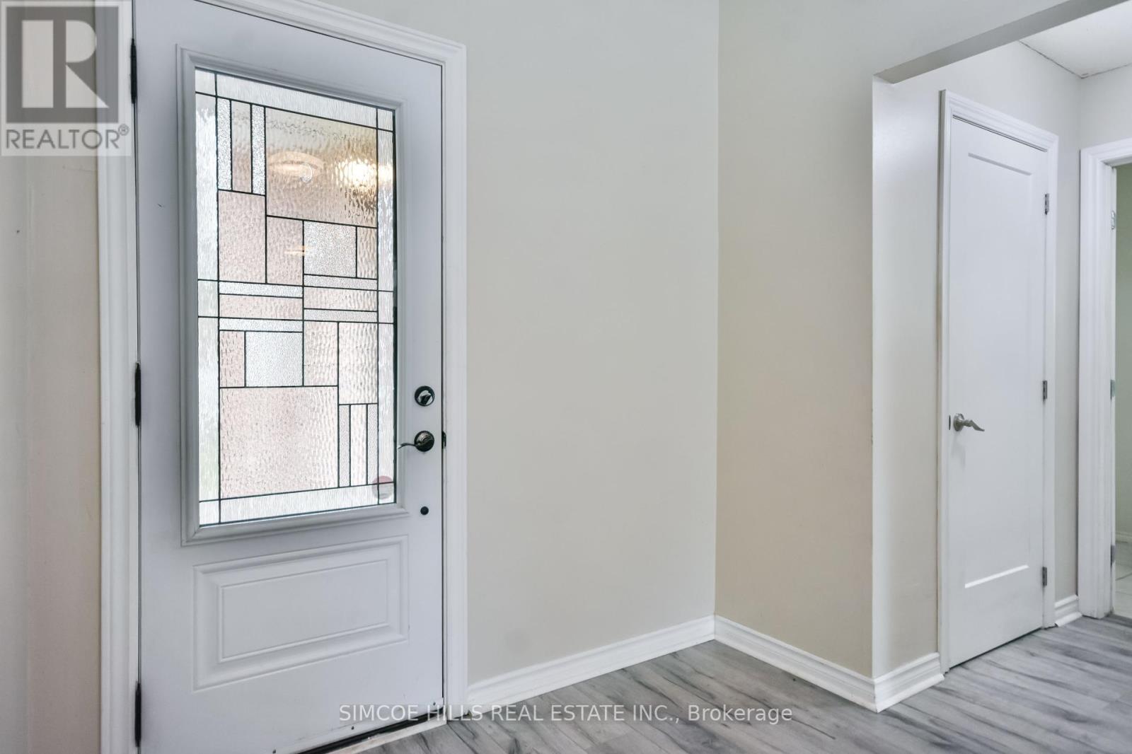 Photo 3 of 256 Hickling Trail, Barrie ON