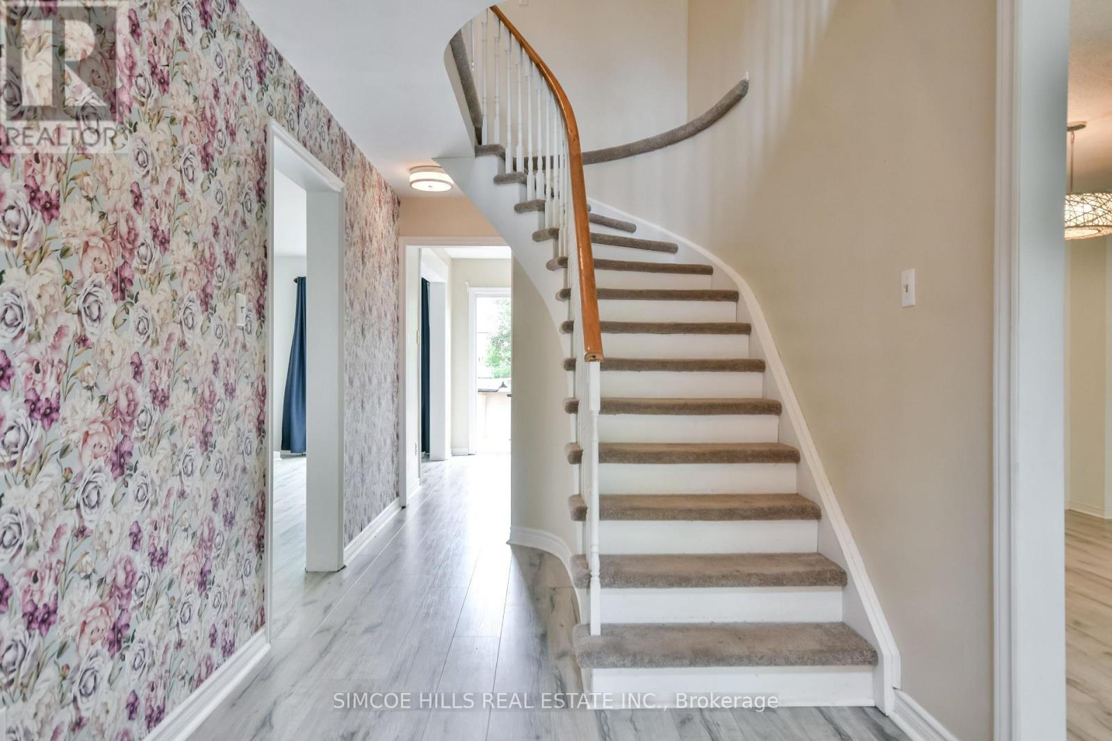 Photo 5 of 256 Hickling Trail, Barrie ON