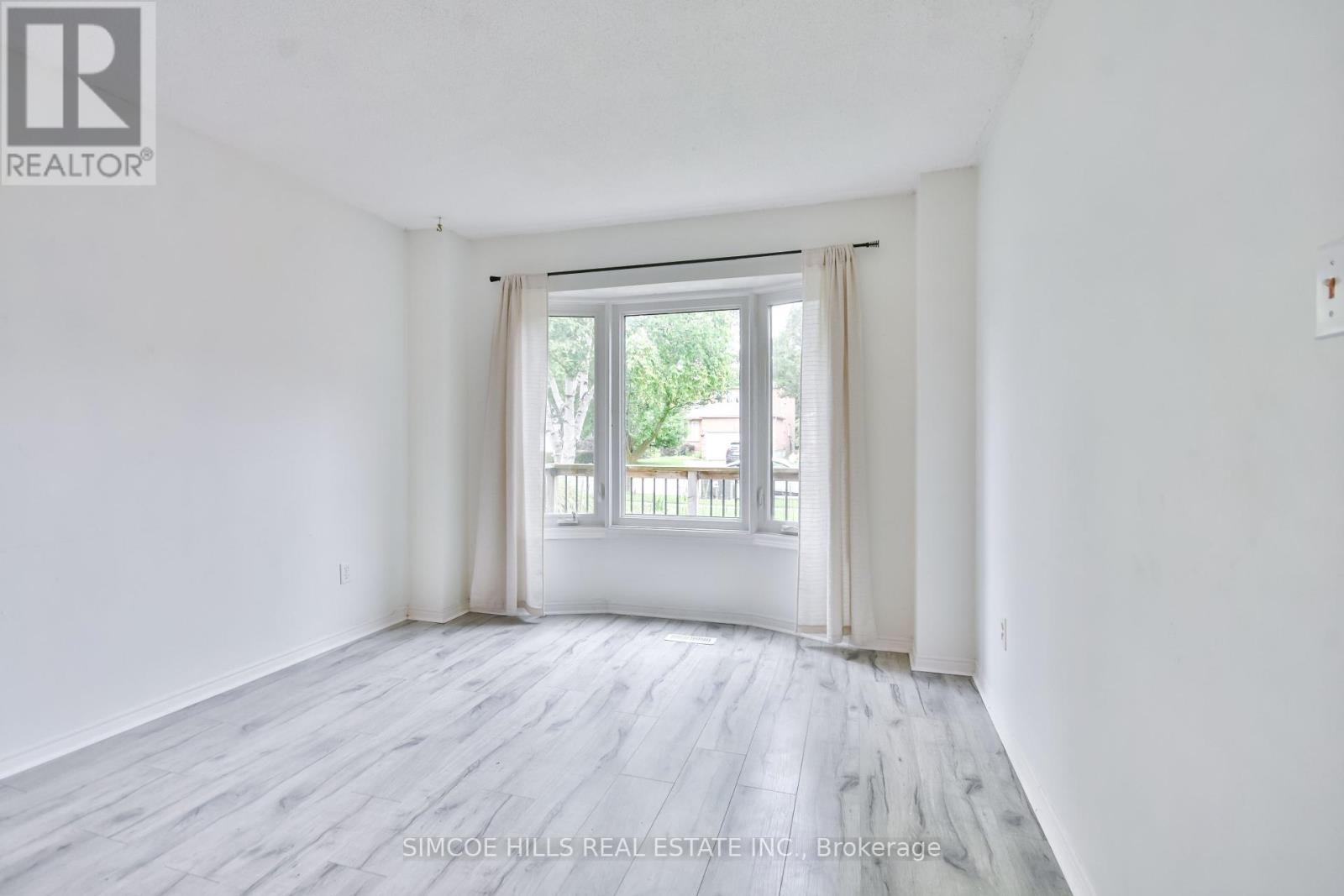 Photo 7 of 256 Hickling Trail, Barrie ON