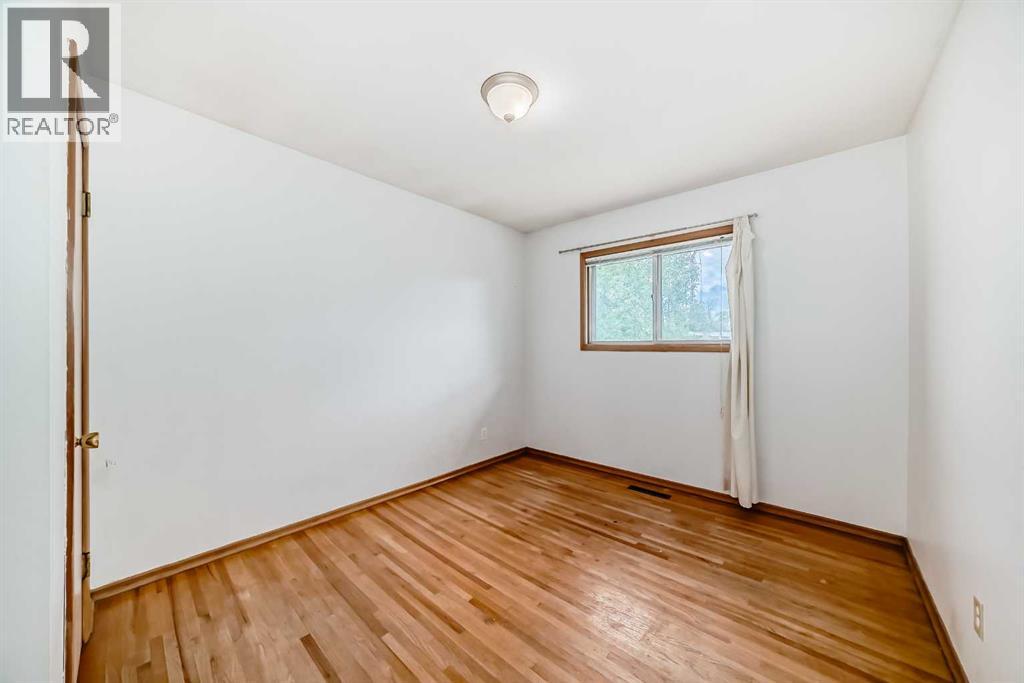 Photo 5 of 2809 38 Street Sw, Calgary AB