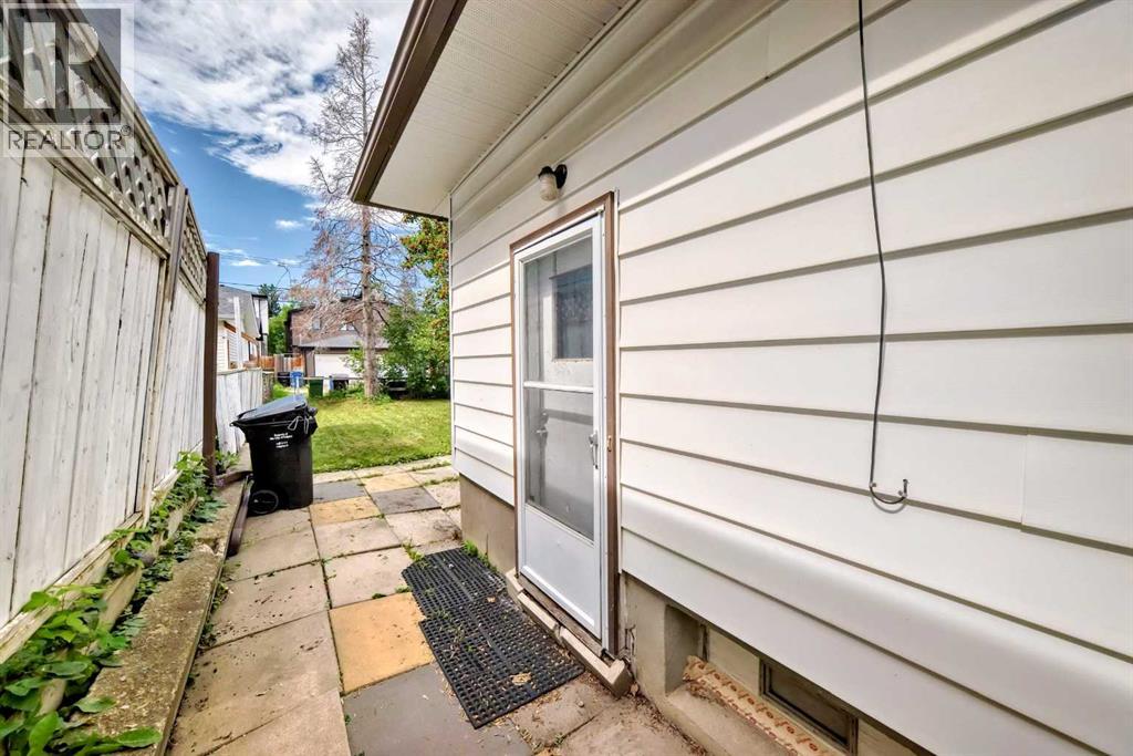 Photo 10 of 2809 38 Street Sw, Calgary AB