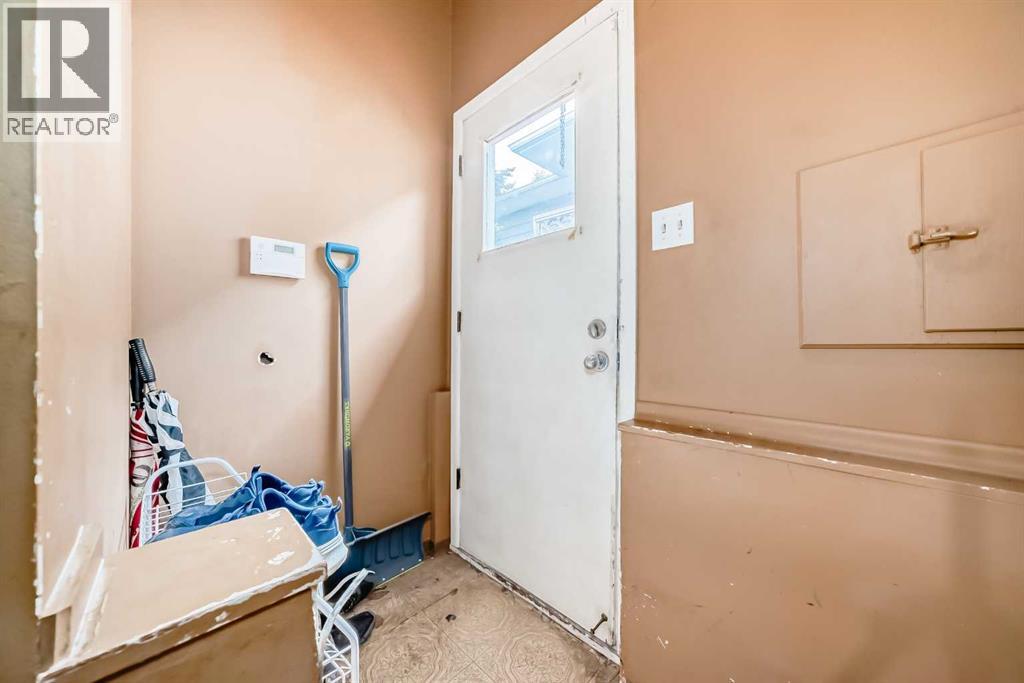Photo 6 of 2809 38 Street Sw, Calgary AB