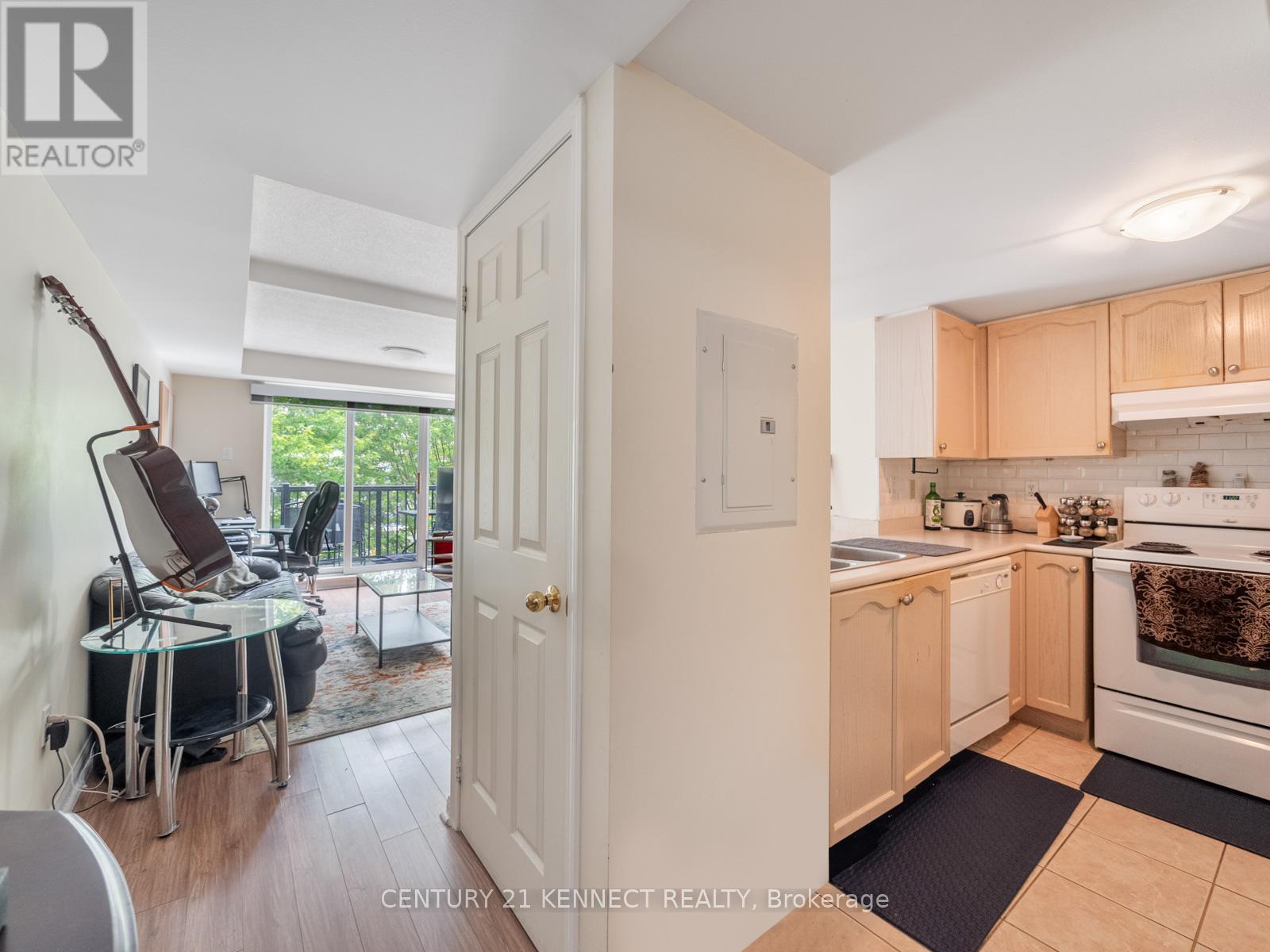 Photo 5 of 2075 65 George Appleton Way, Toronto ON