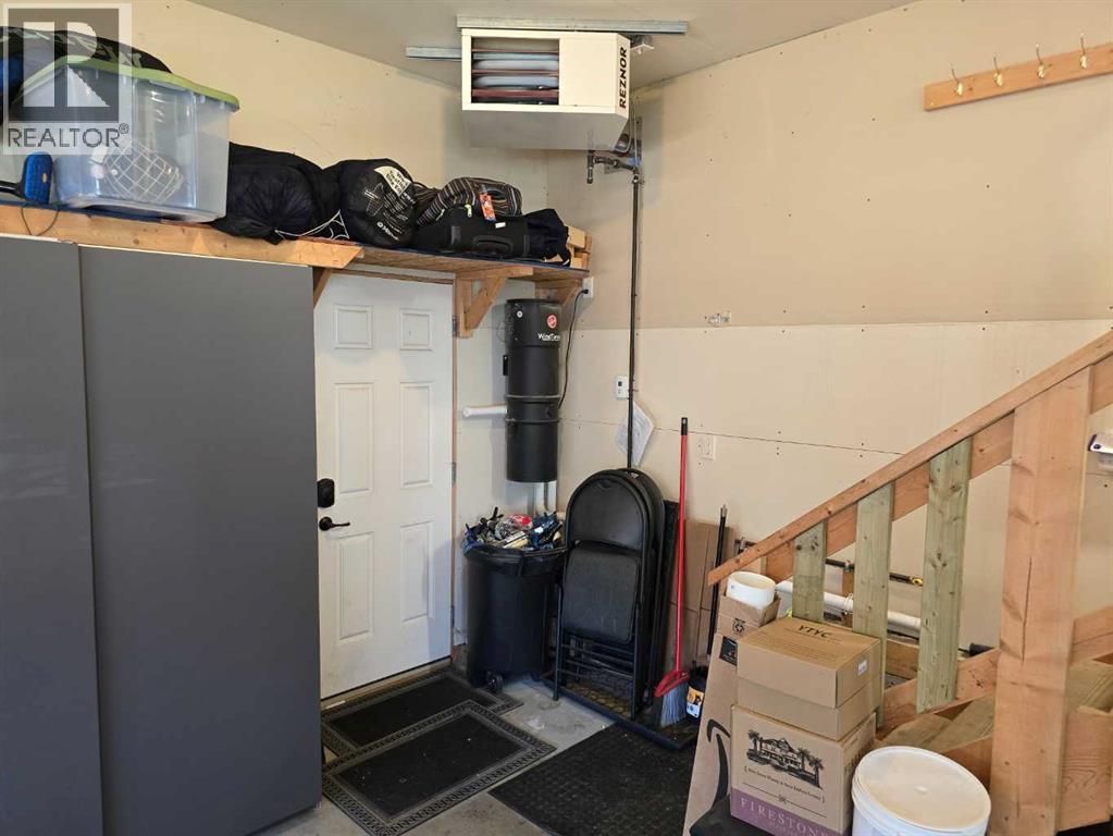 Photo 7 of 7128 Henners Road, Lacombe AB