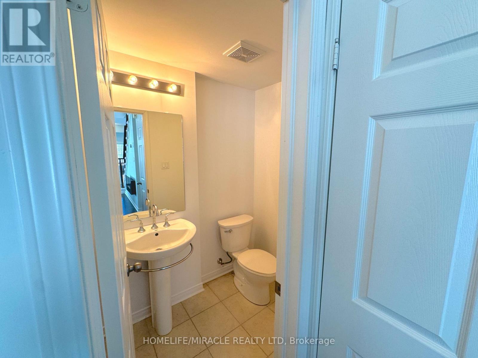 Photo 11 of 48 180 Howden Boulevard, Brampton ON