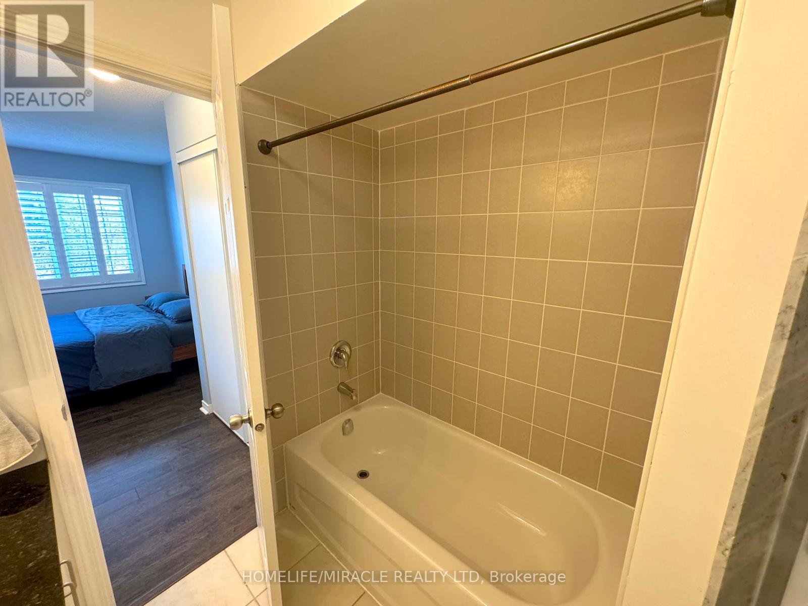 Photo 20 of 48 180 Howden Boulevard, Brampton ON
