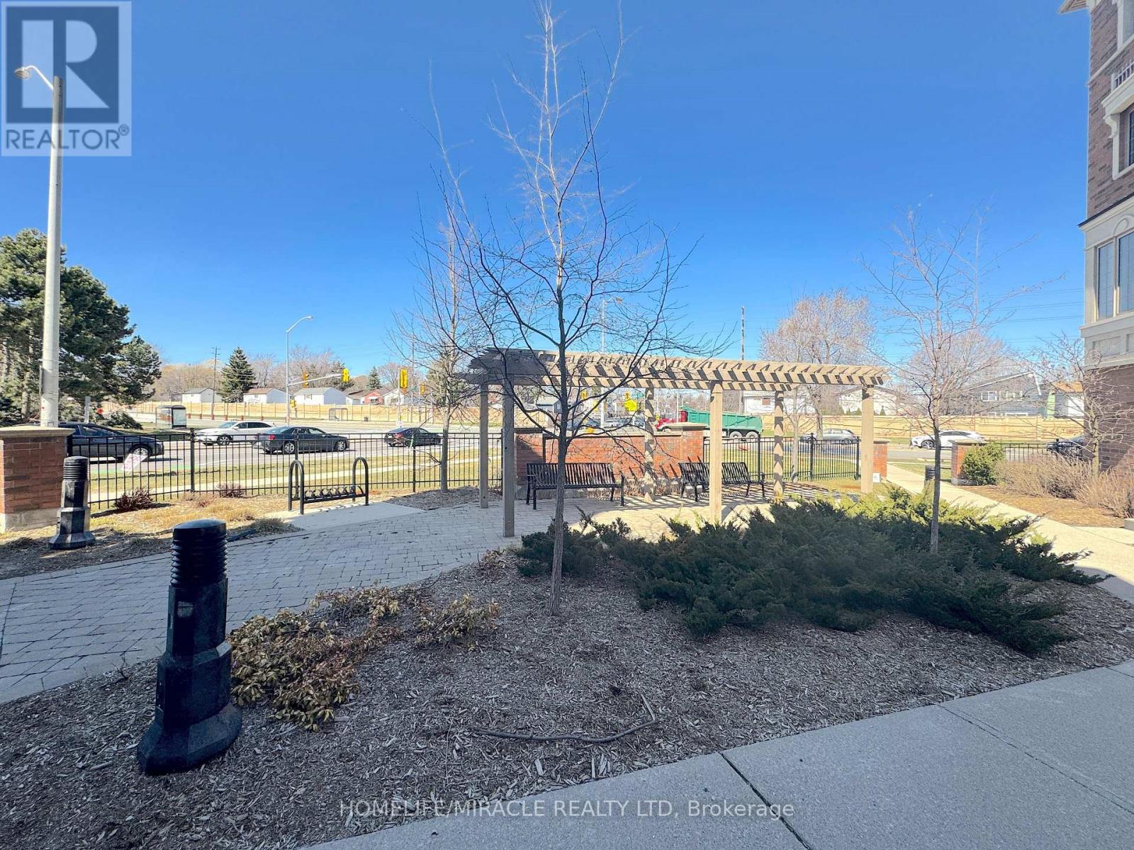 Photo 30 of 48 180 Howden Boulevard, Brampton ON