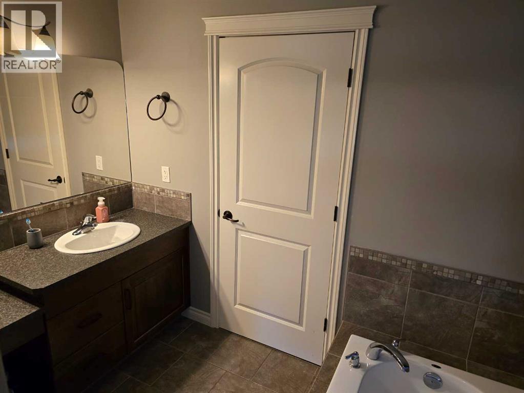 Photo 2 of 7128 Henners Road, Lacombe AB