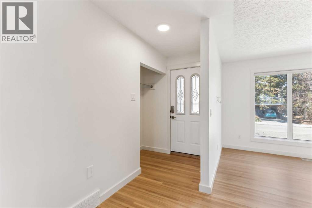 Photo 14 of 139 Cornwallis Drive Nw, Calgary AB