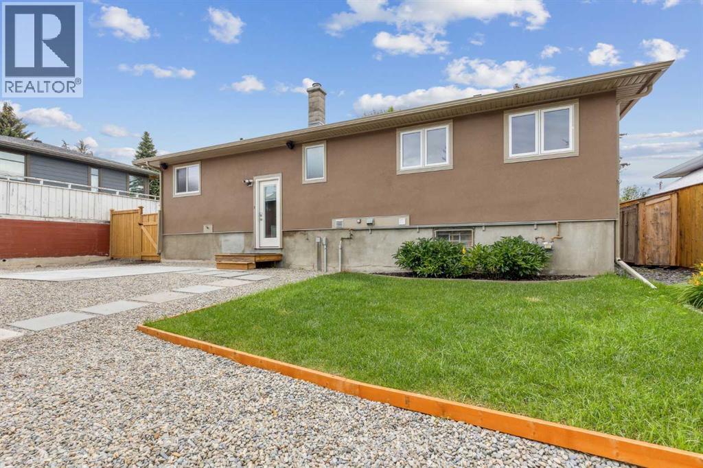 Photo 10 of 139 Cornwallis Drive Nw, Calgary AB
