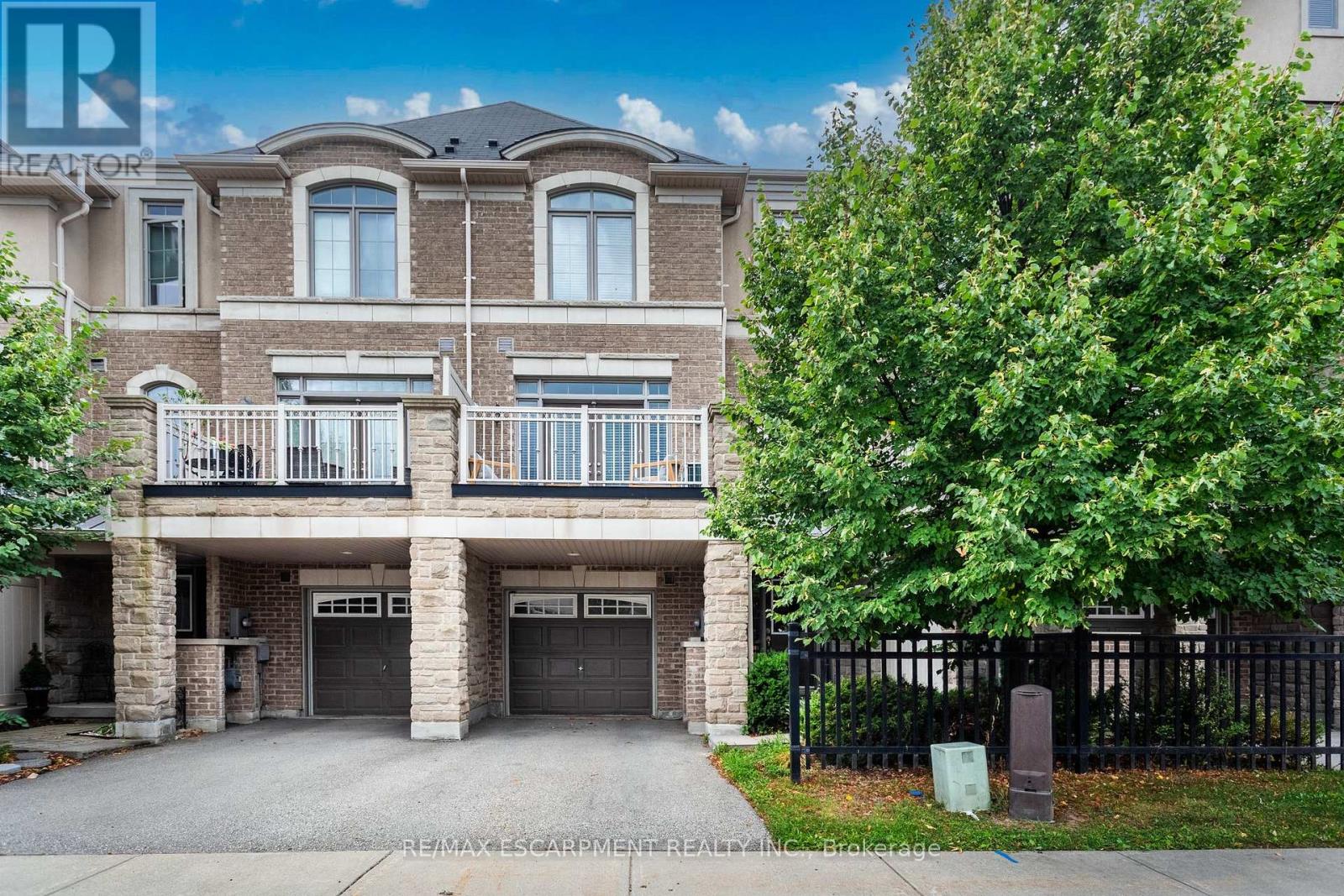 Photo 5 of 2570 Grand Oak Trail, Oakville ON