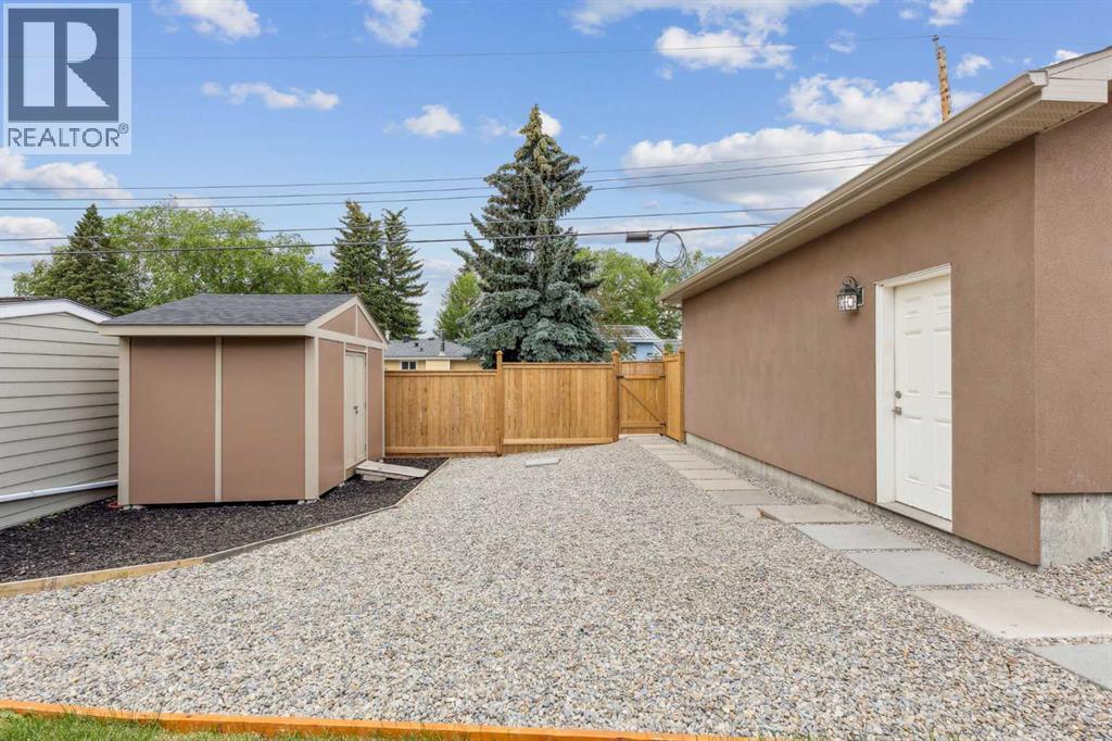 Photo 35 of 139 Cornwallis Drive Nw, Calgary AB