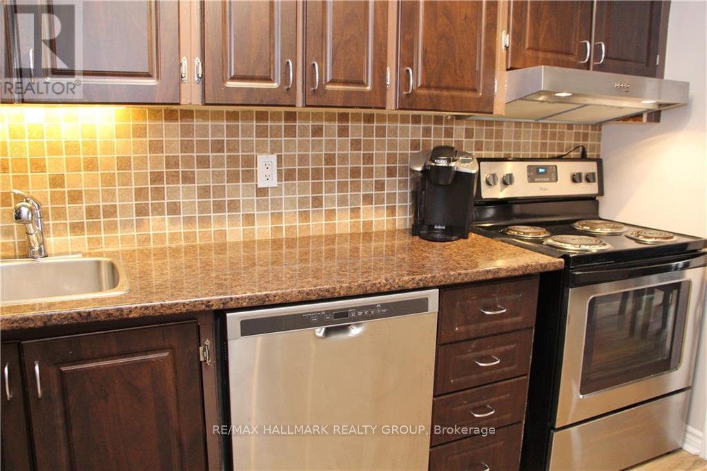 Photo 18 of 4 14 Sweetbriar Circle, Ottawa ON