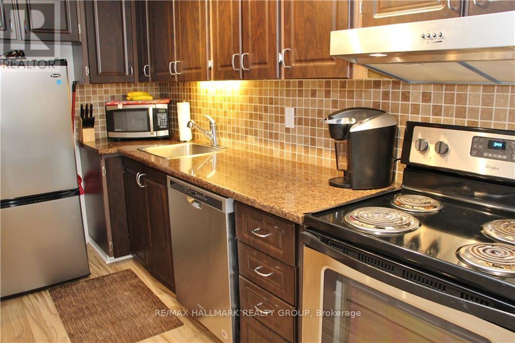 Photo 4 of 4 14 Sweetbriar Circle, Ottawa ON
