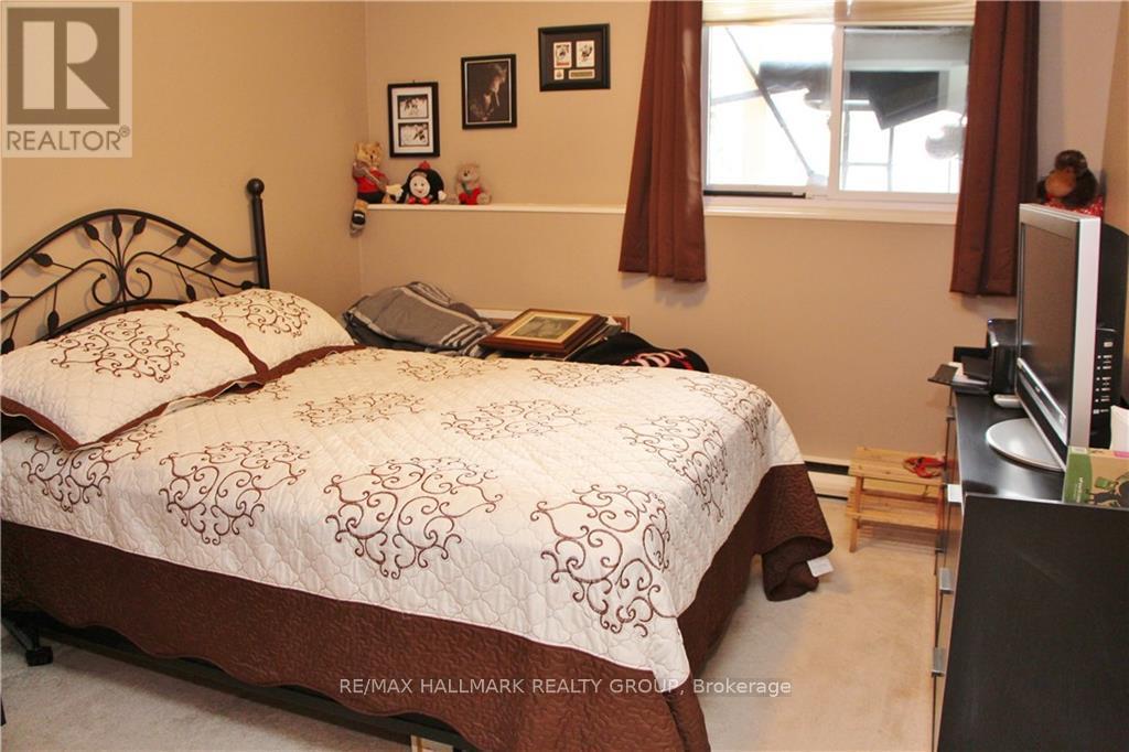 Photo 12 of 4 14 Sweetbriar Circle, Ottawa ON