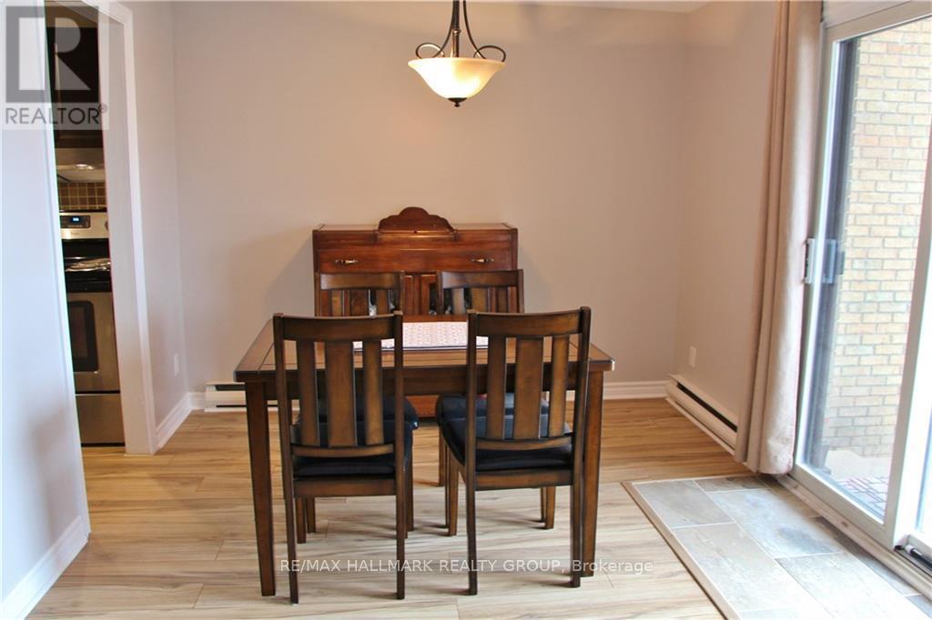 Photo 15 of 4 14 Sweetbriar Circle, Ottawa ON