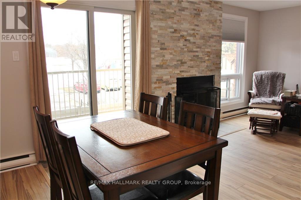 Photo 19 of 4 14 Sweetbriar Circle, Ottawa ON
