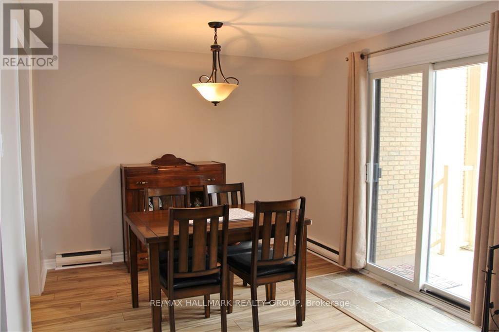 Photo 1 of 4 14 Sweetbriar Circle, Ottawa ON