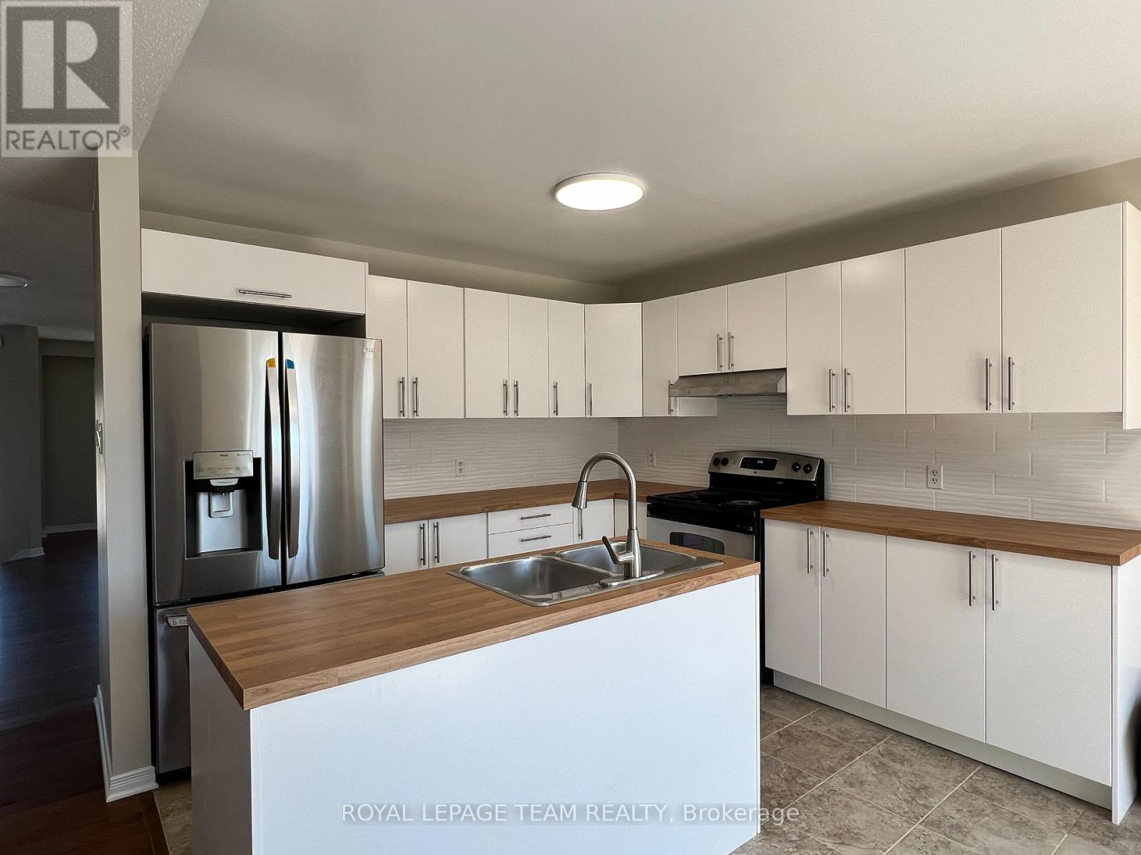 Photo 10 of 195 Harbour View Street, Ottawa ON