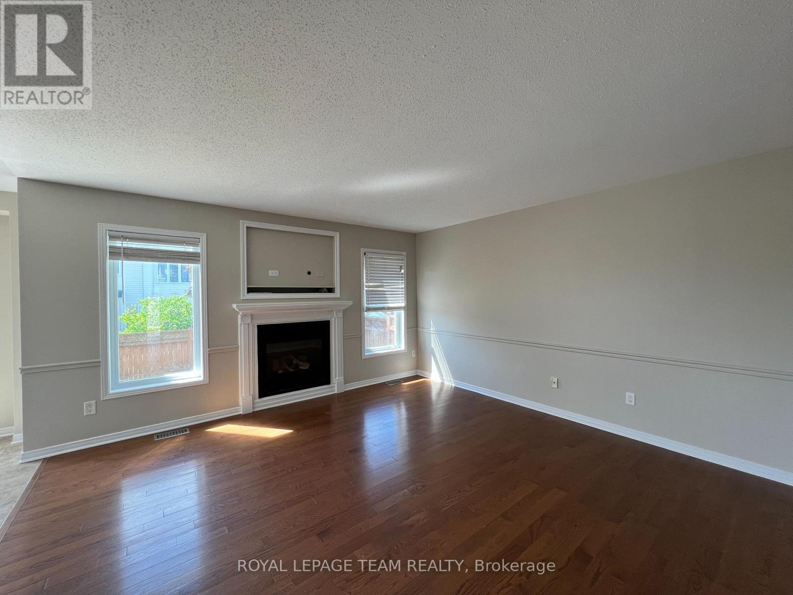 Photo 11 of 195 Harbour View Street, Ottawa ON