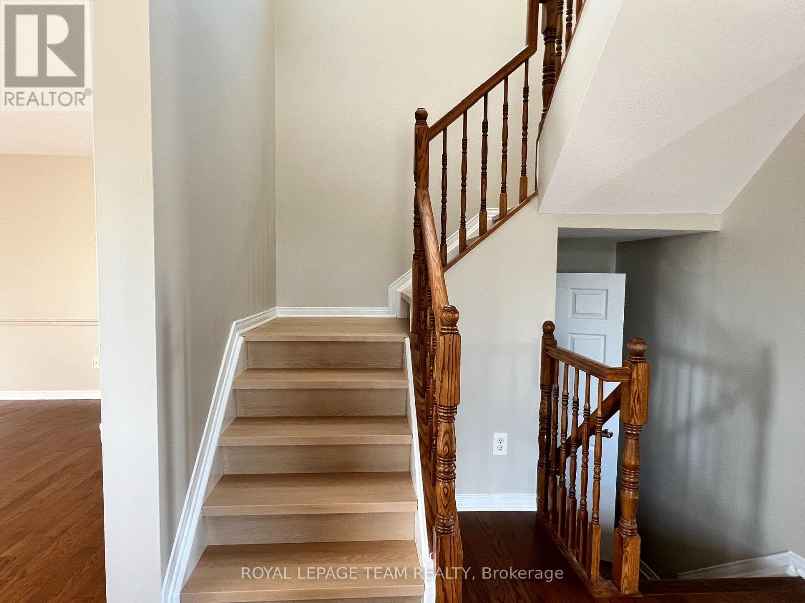 Photo 15 of 195 Harbour View Street, Ottawa ON