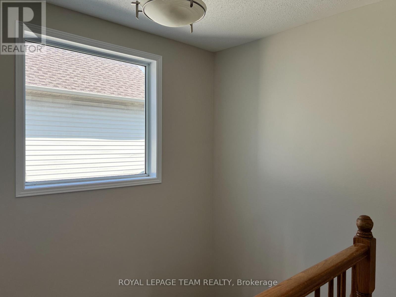 Photo 17 of 195 Harbour View Street, Ottawa ON