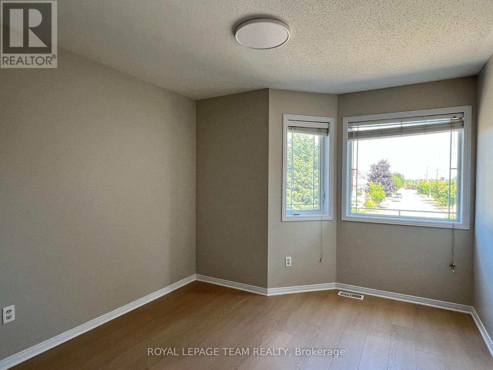 Photo 19 of 195 Harbour View Street, Ottawa ON
