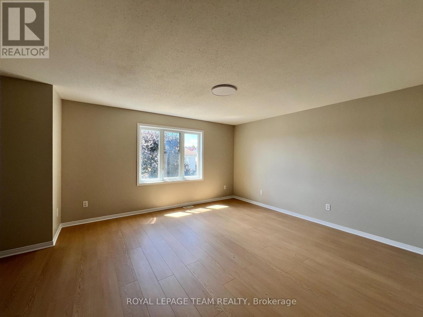 Photo 20 of 195 Harbour View Street, Ottawa ON