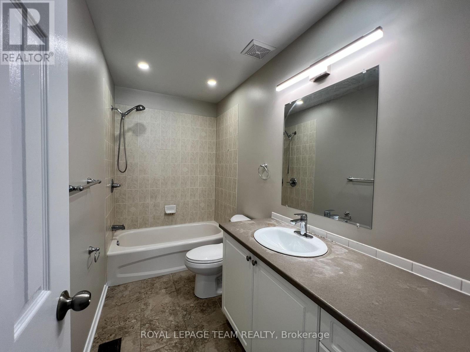 Photo 23 of 195 Harbour View Street, Ottawa ON
