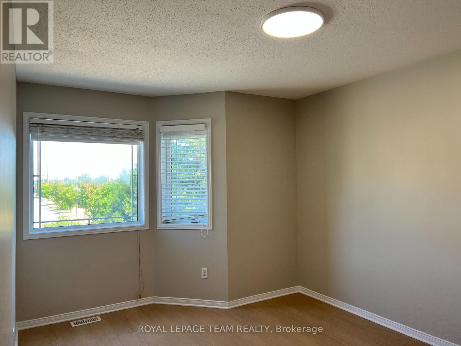 Photo 24 of 195 Harbour View Street, Ottawa ON