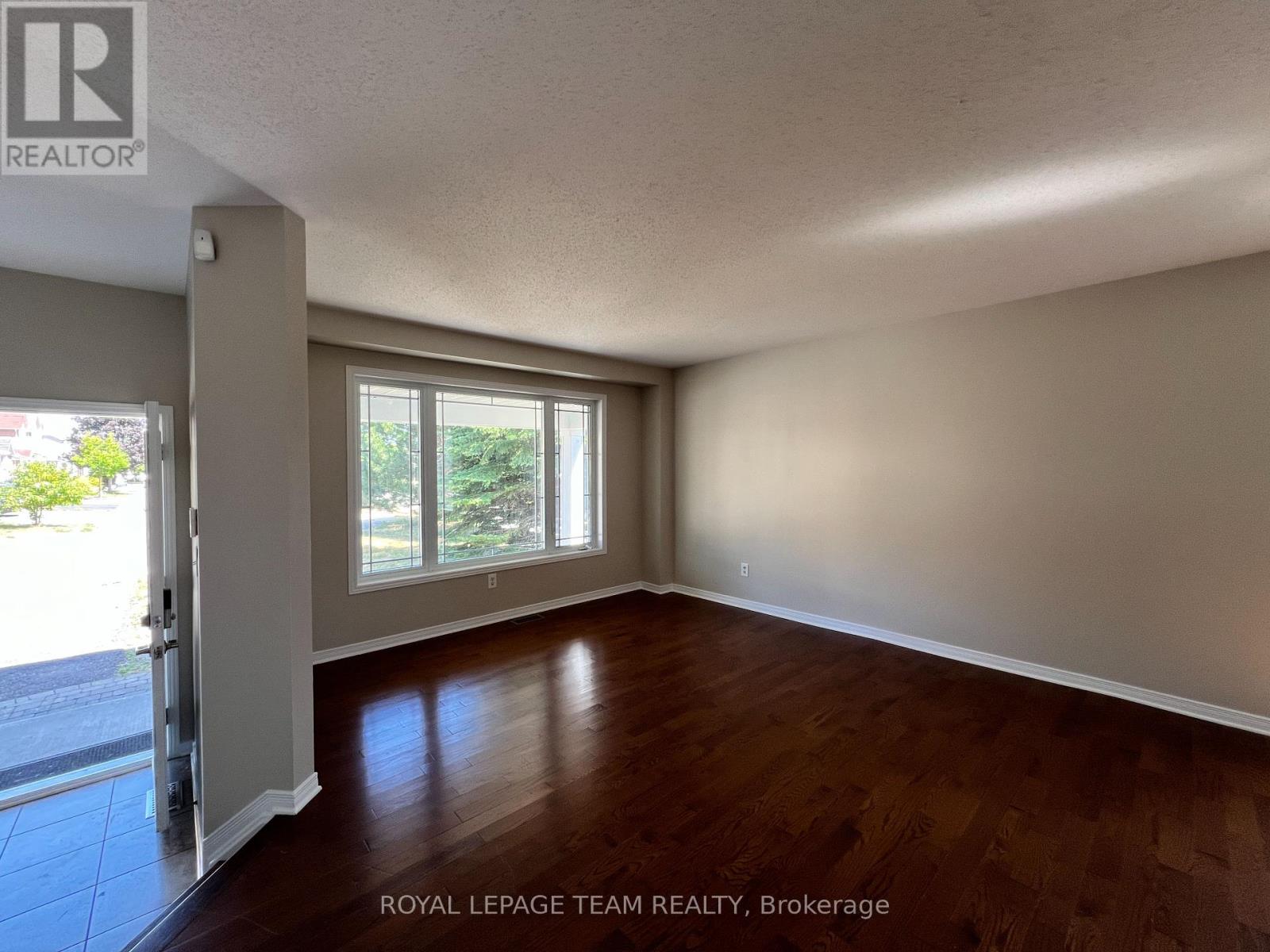 Photo 6 of 195 Harbour View Street, Ottawa ON