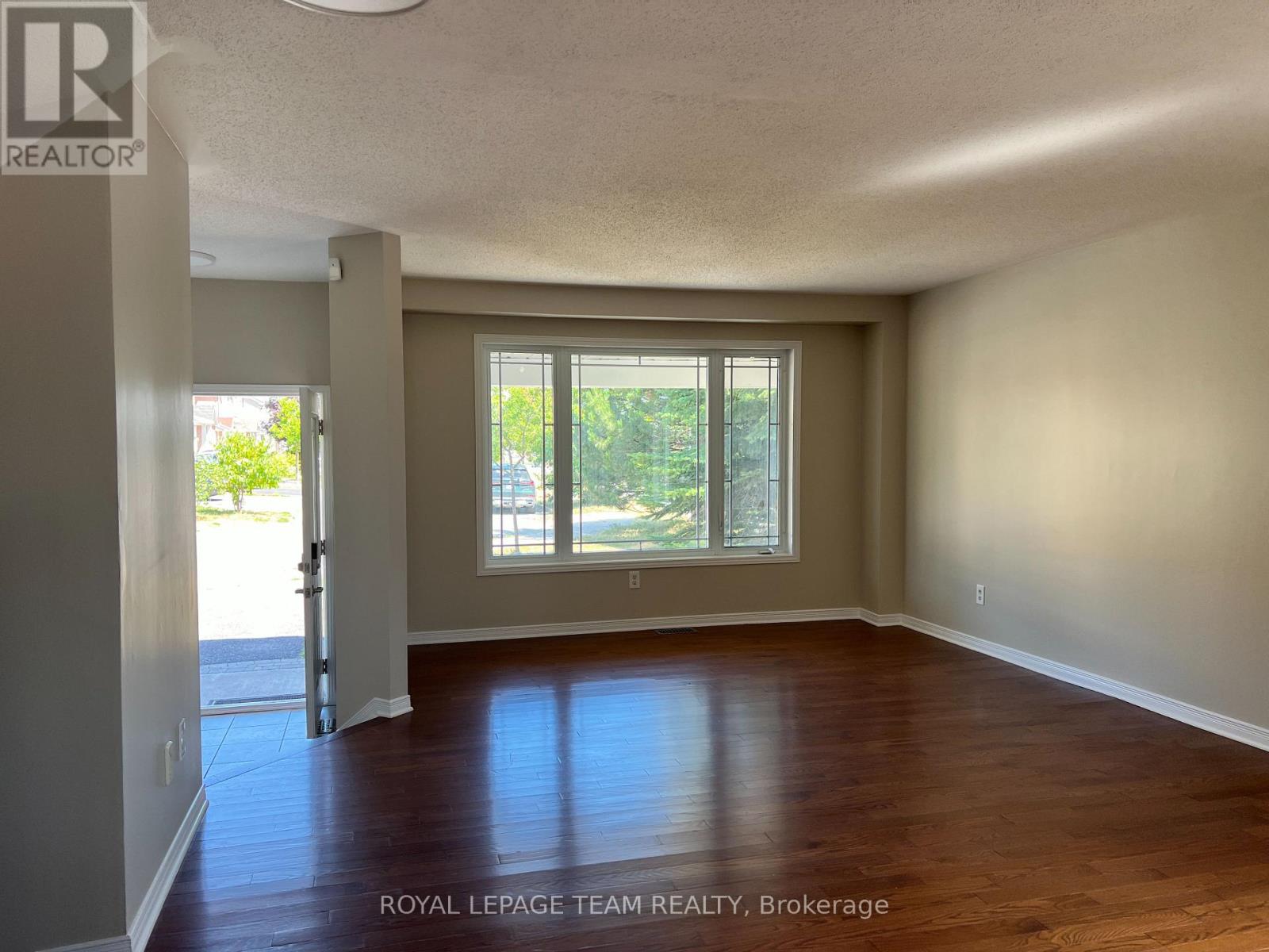 Photo 7 of 195 Harbour View Street, Ottawa ON